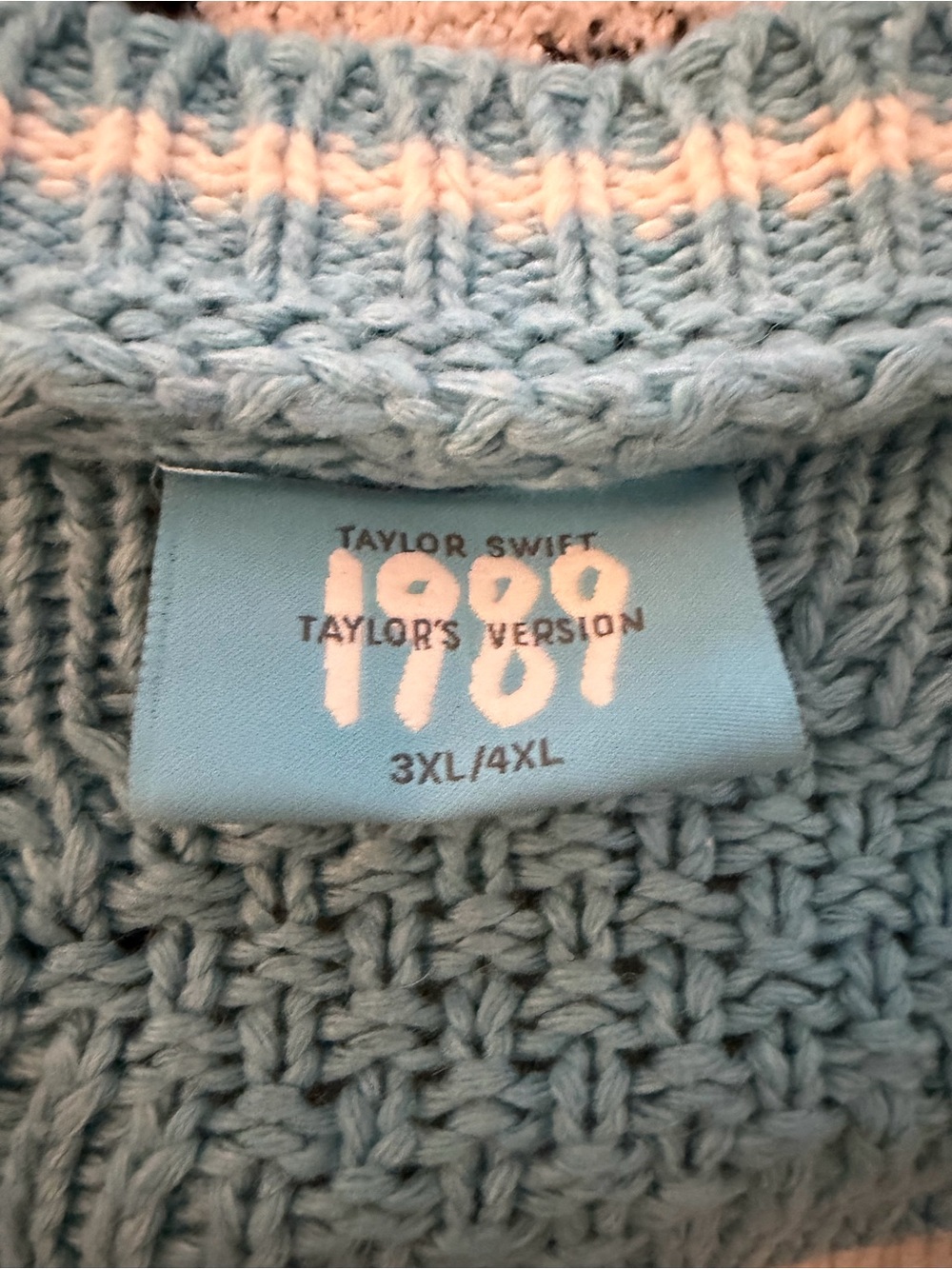 Taylor Swift 1989 Taylor’s Version Cardigan - Picture 3 of 3